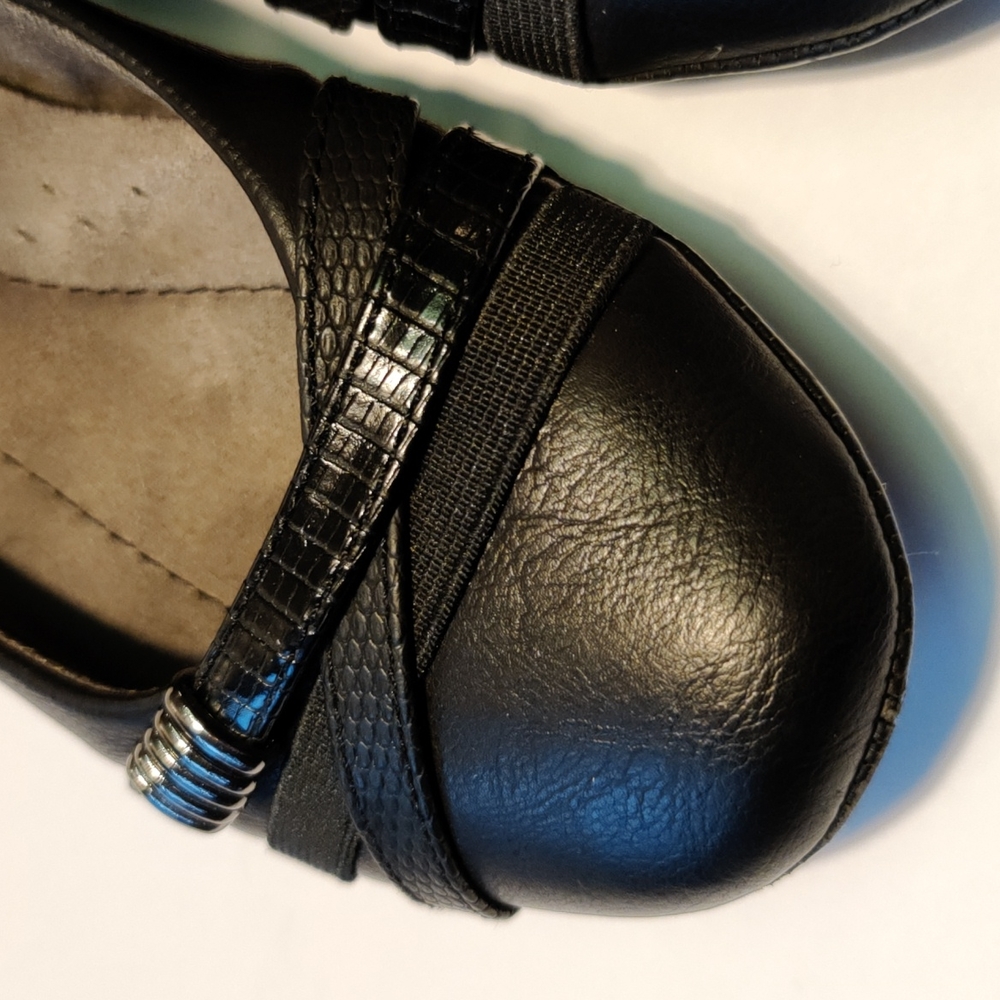 Black Flats - Picture 3 of 6